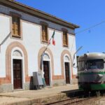 Arzachena - stazione con treno